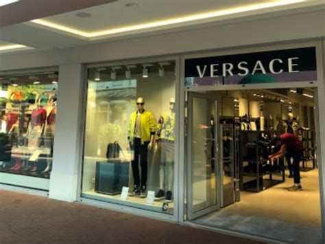 versace roermond outlet telefoonnummer